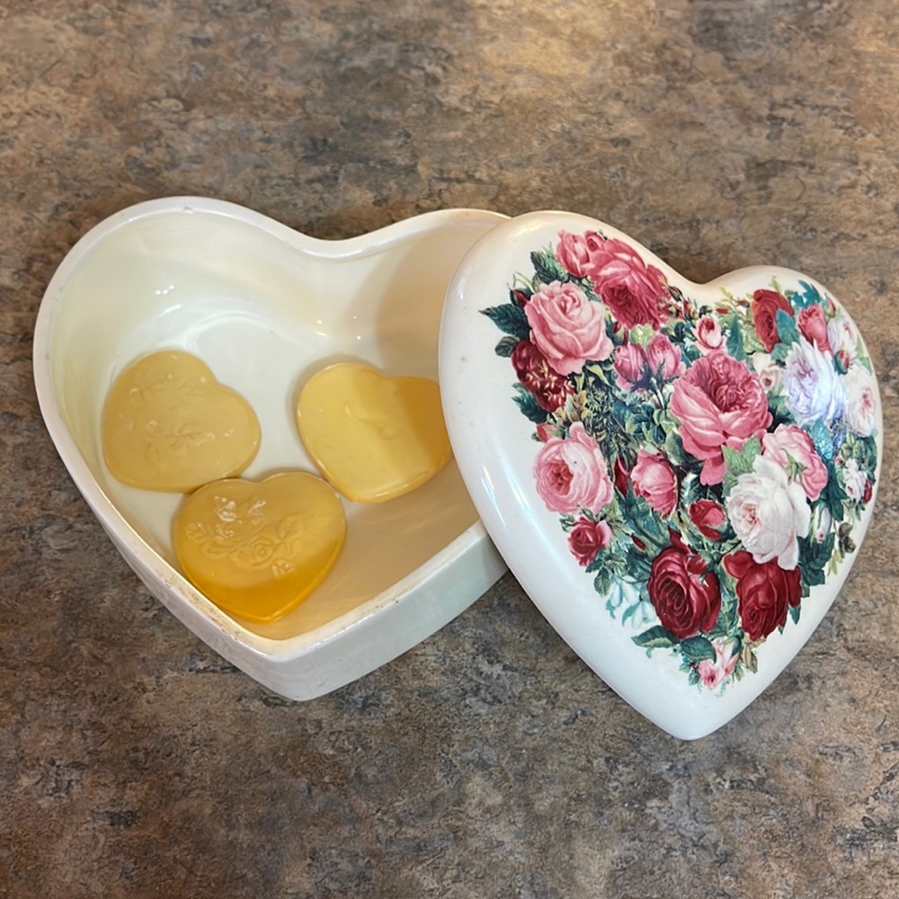 Teleflora ceramic heart with lid, and floral design